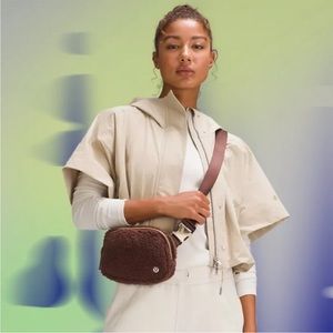 NWT Lululemon Everywhere Belt Bag 1L Fleece - Brne/Gold